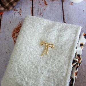 Pochettes à livre fourrure blanche "Collection Cocon"