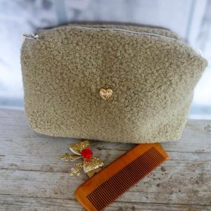 Trousse Fourrure Beige et coeur "Collection Cocon"