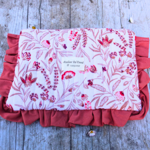 Pochette plate à froufrous Jaya vieux rose