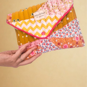 Pochette matelassée avec rabat – Édition Co-création